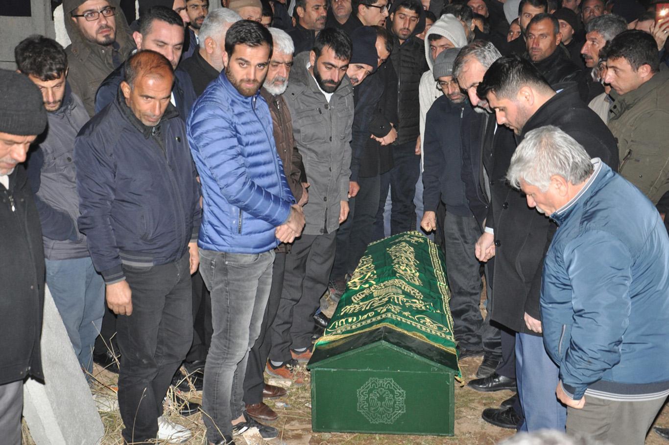 HÜDA PAR Batman İl Başkanı Davut Şahin’in ağabeyi defnedildi HÜDA PAR Batman İl Başkanı Davut Şahin’in ağabeyi defnedildi